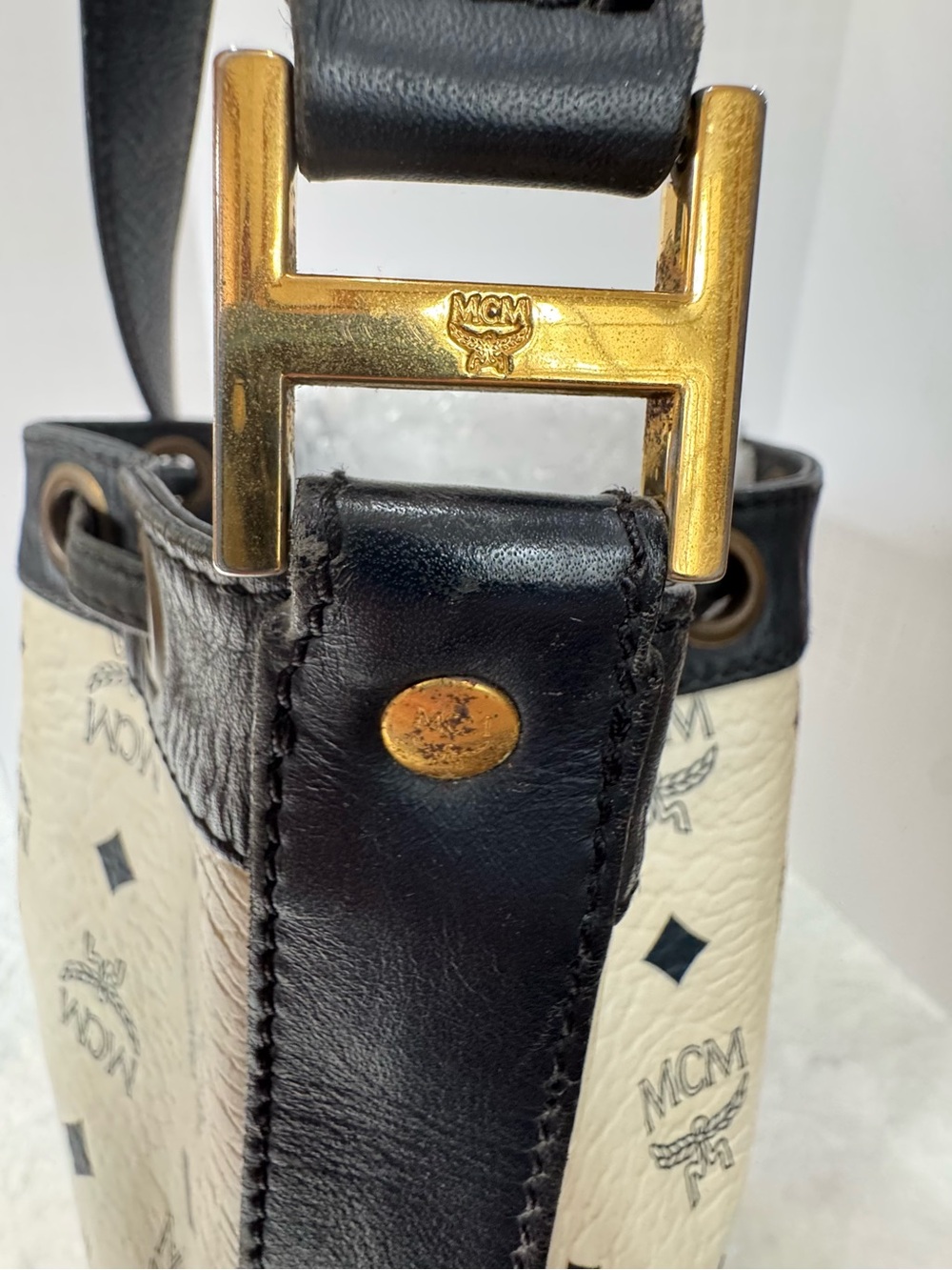 MCM Bucket Bag with drawstring - Picture 5 of 10